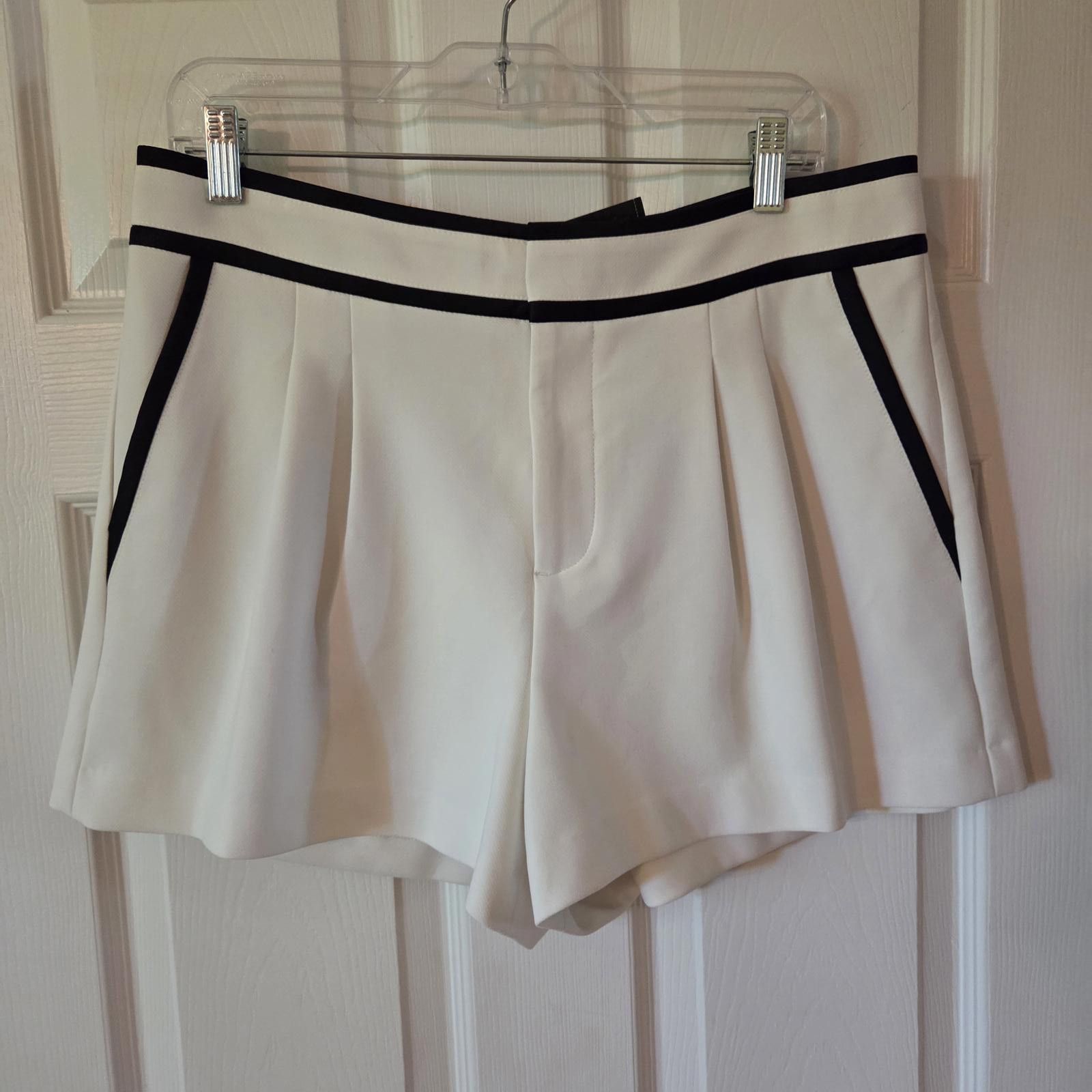 Designer Alice and Olivia Esta Pleated Shorts - Size 14 Size 36" / US 14 / IT 50 - 3 Thumbnail