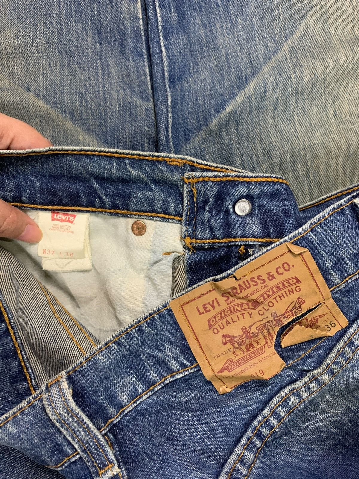 Vintage 90s Levis 519 Blue Wash Distressed Baggy Jeans 32x29