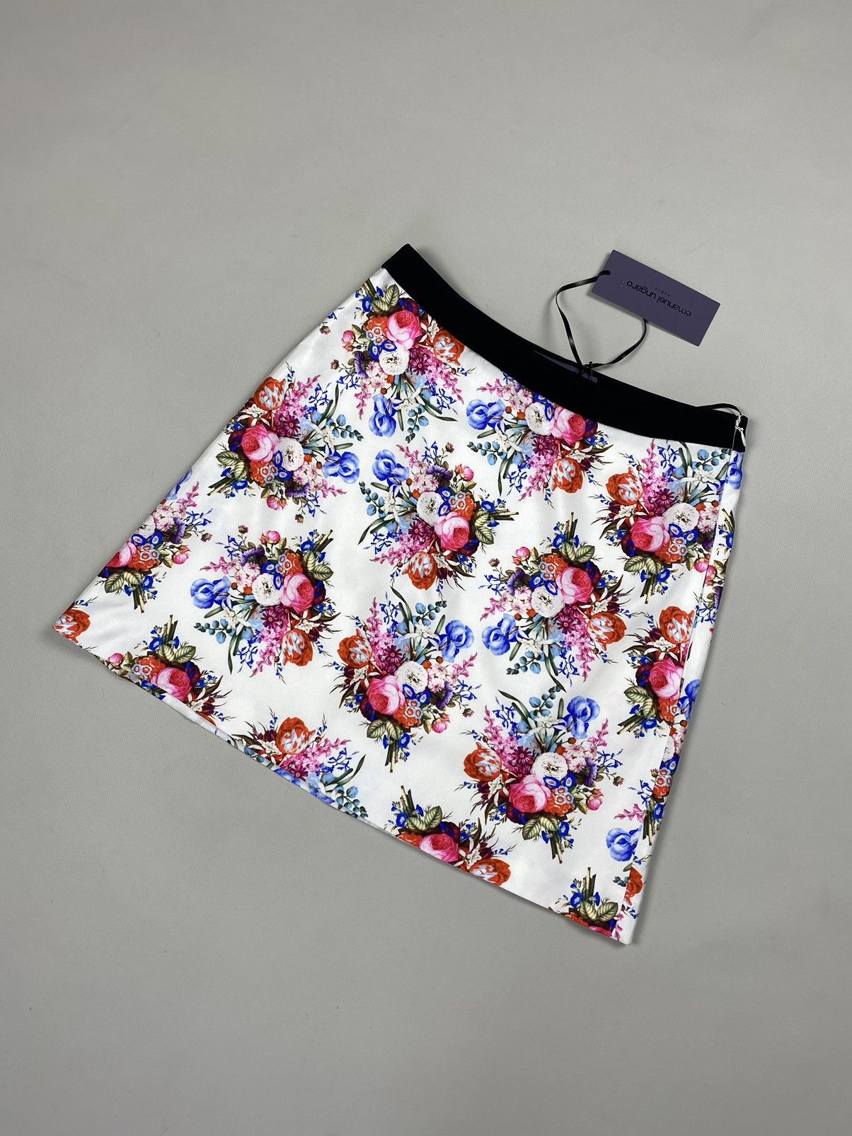 Emanuel Ungaro BNWT! Emanuel Ungaro ladies silk floral patterns skirt Size 27" / US 4 / IT 40 - 6 Thumbnail