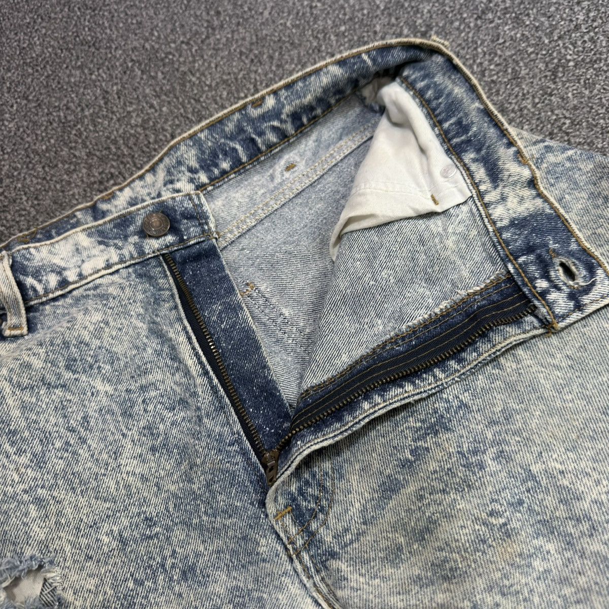 Levi's Vintage Clothing Vintage Thrash 90s Levis 505 IRREGULAR Acid Wash Rare Denim Size US 34 / EU 50 - 16 Thumbnail