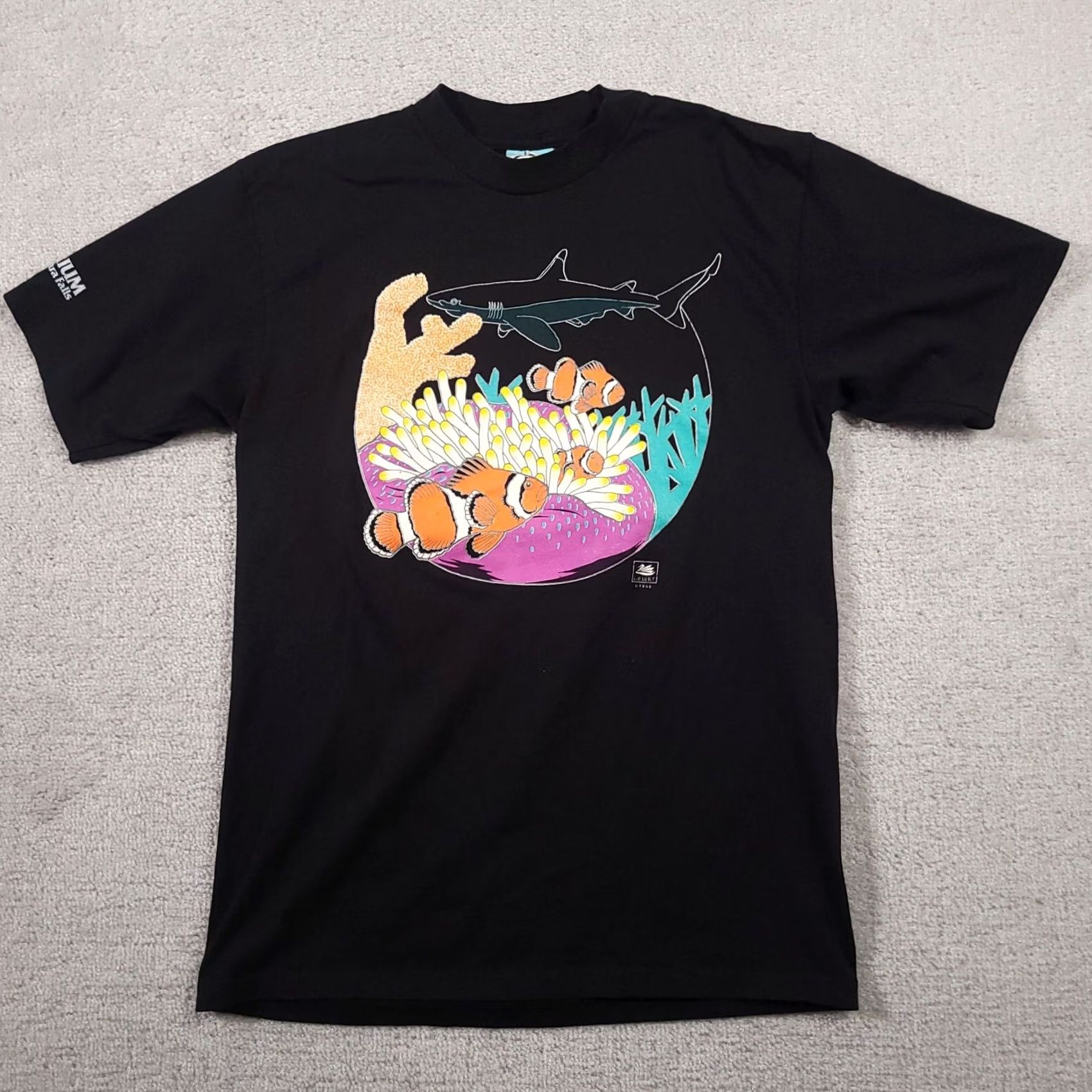 Vintage VINTAGE Harlequin T Shirt 1988 Aquarium of Niagra Falls USA Black Large Women's Short Sleeve Crew Neck T-Shirt Size L / US 10 / IT 46 - 2 Thumbnail