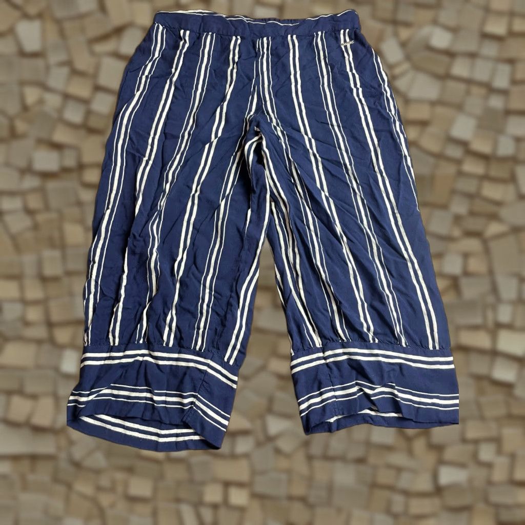 Vintage Coupe Collections Pants Women's Medium Blue White Striped Semi Sheer Capri Casual Travel Modern Size 32" / US 10 / IT 46 - 1 Thumbnail