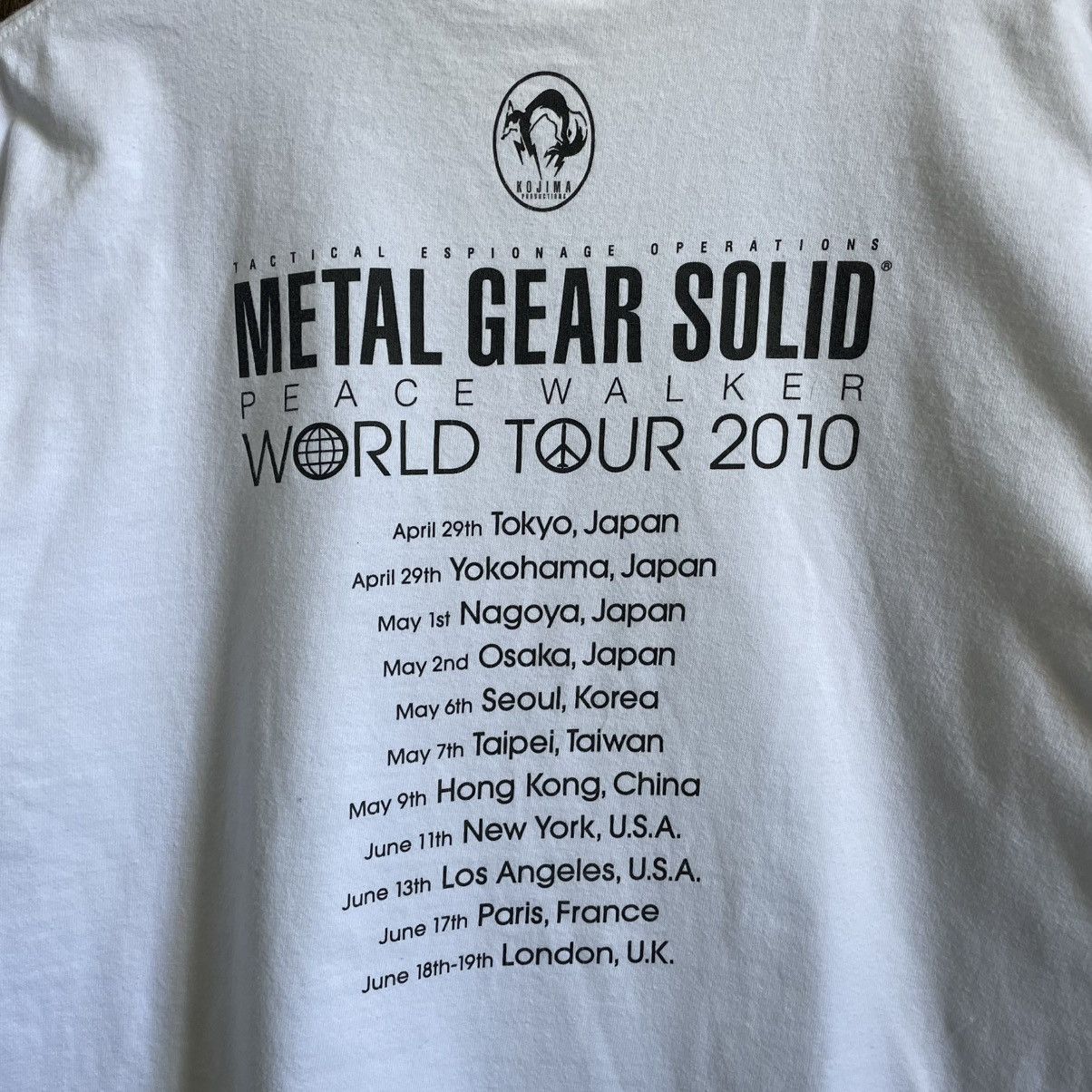 Vintage Vintage Metal Gear Solid World Tour 2010 Tshirt Size US L / EU 52-54 / 3 - 4 Thumbnail