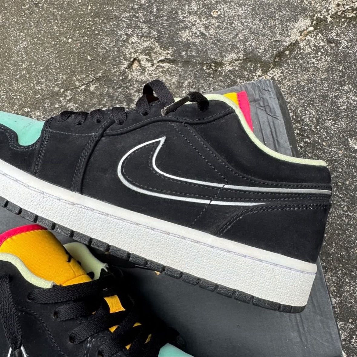 Nike Nike Air Jordan 1 Low SE Size US 8.5 / EU 41-42 - 3 Thumbnail