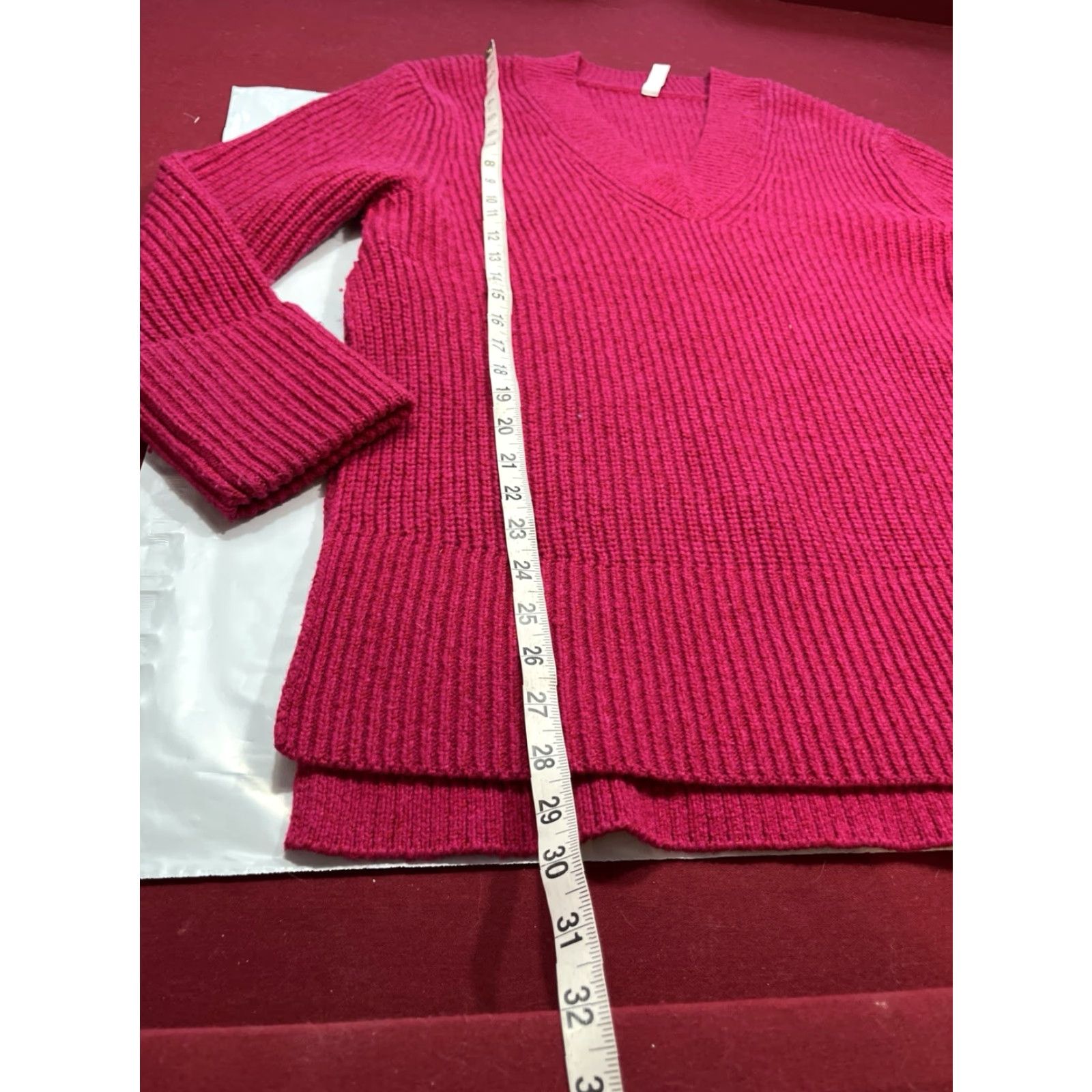 Athleta Athleta Sweater Women XS V-Neck HOT PINK Chunky Knit Wool VISCOSE Nylon Split Sides Size XS / US 0-2 / IT 36-38 - 6 Thumbnail