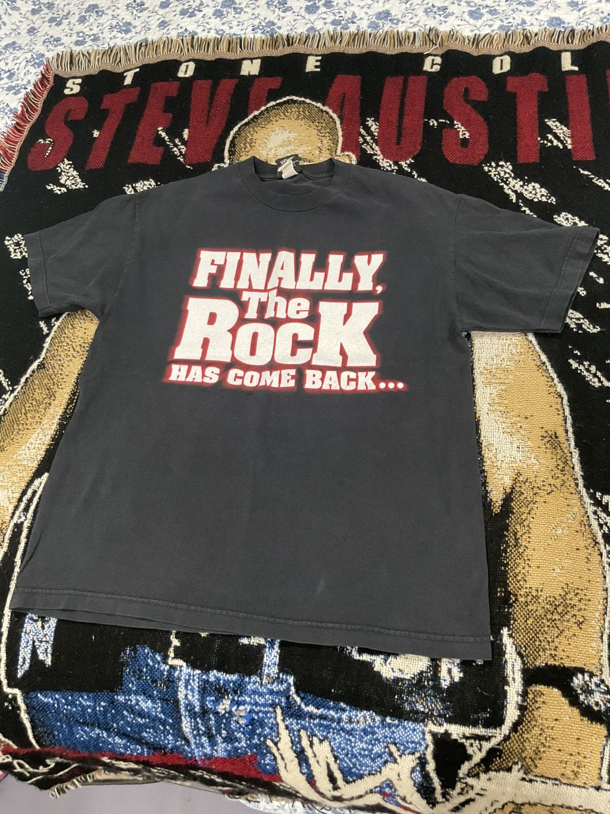Vintage Vintage wwf wwe the rock Dwayne Johnson shirt 2001 large Size US L / EU 52-54 / 3 - 1 Thumbnail