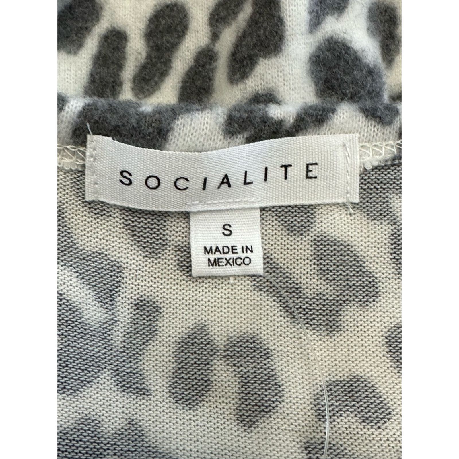 Other Socialite Fuzzy Sweater White Leopard Print Long Sleeve SNew Size S / US 4 / IT 40 - 7 Thumbnail
