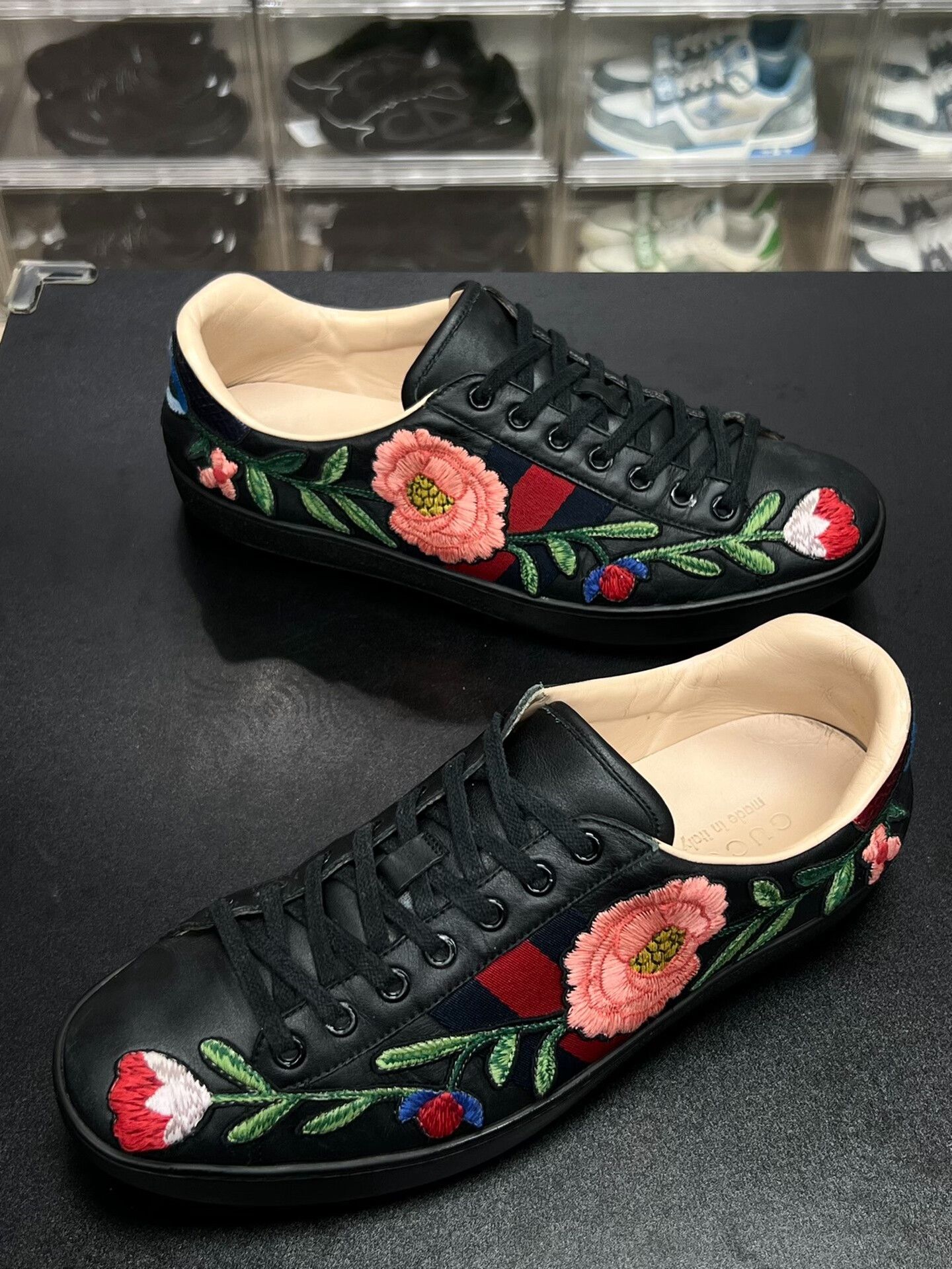 Gucci Gucci Embroidered Lowtop Sneakers 9.5 Men Size US 9.5 / EU 42-43 - 1 Thumbnail