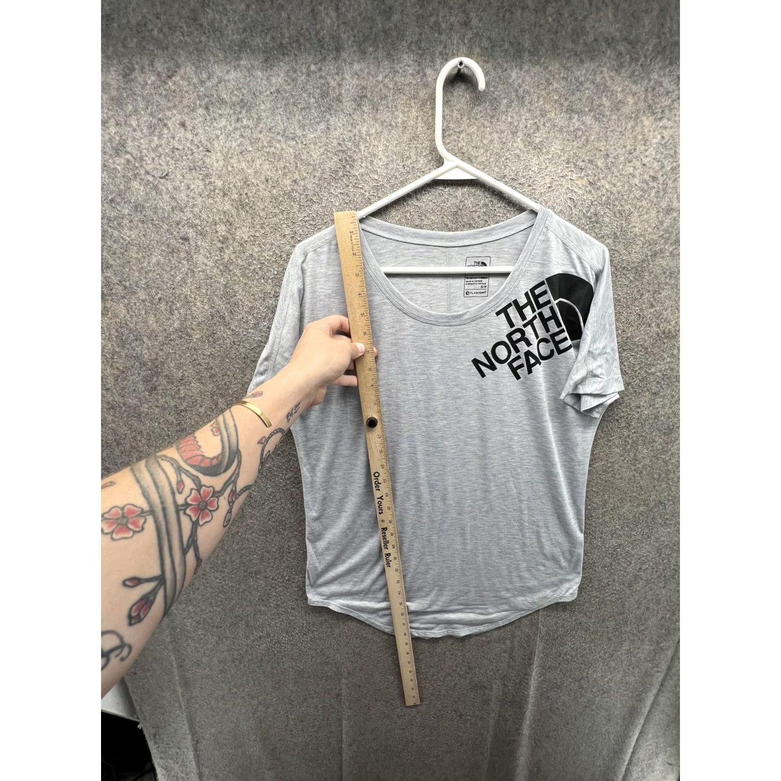 The North Face The North Face Shirt Womens Small Gray FlashDry Scoop Neck Short Sleeve Top Size S / US 4 / IT 40 - 4 Thumbnail
