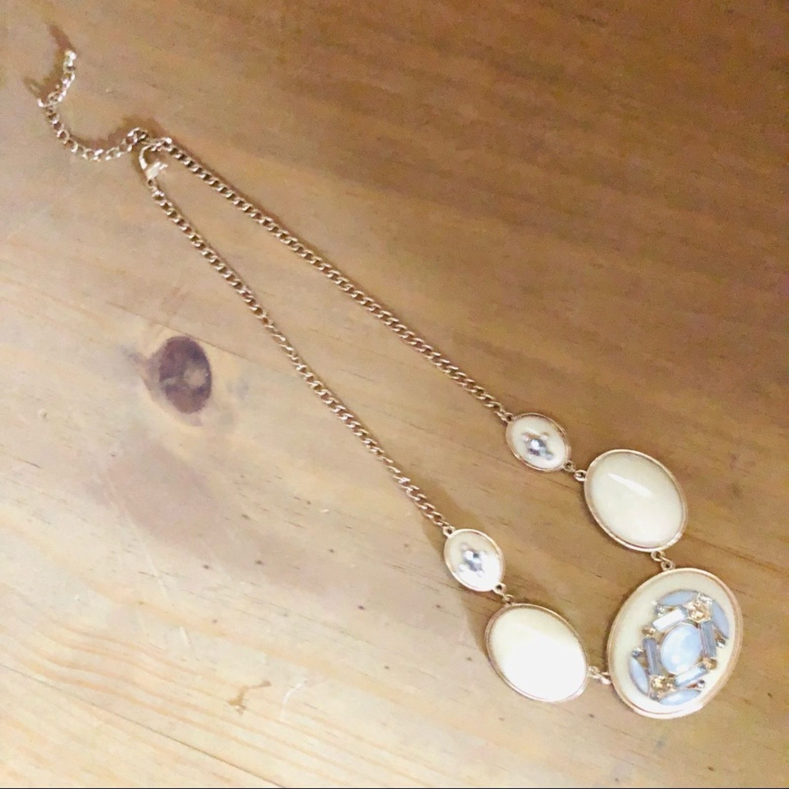 Jewelry Classy elegant graduated cream faceted stone accent necklace Size ONE SIZE - 6 Thumbnail
