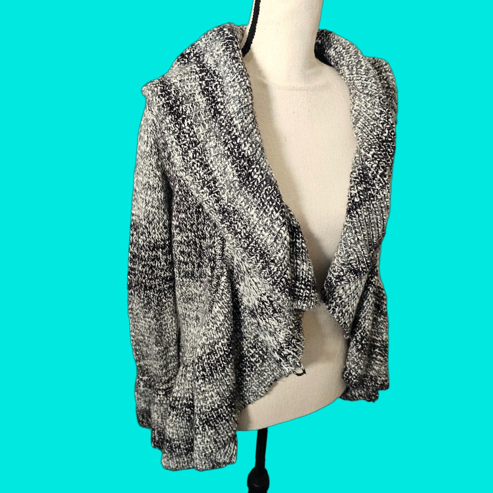 White House Black Market White House Black Market Cardigan Wool Blend Chunky Knit Sweater Size S Gray Bell Sleeve Knit Ruffle, Regular Womens, Solid, Sweater Size S / US 4 / IT 40 - 1 Thumbnail