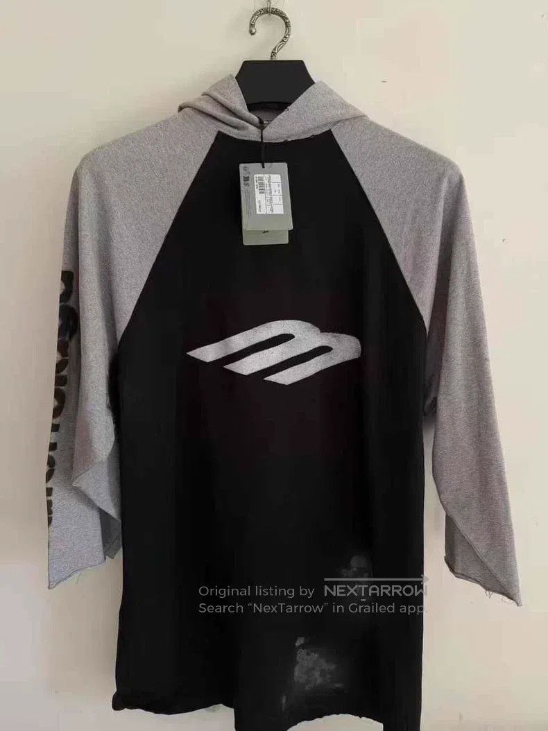 Balenciaga Balenciaga 3B Letter Sleeve Hooded T-Shirt Size US S / EU 44-46 / 1 - 1 Thumbnail