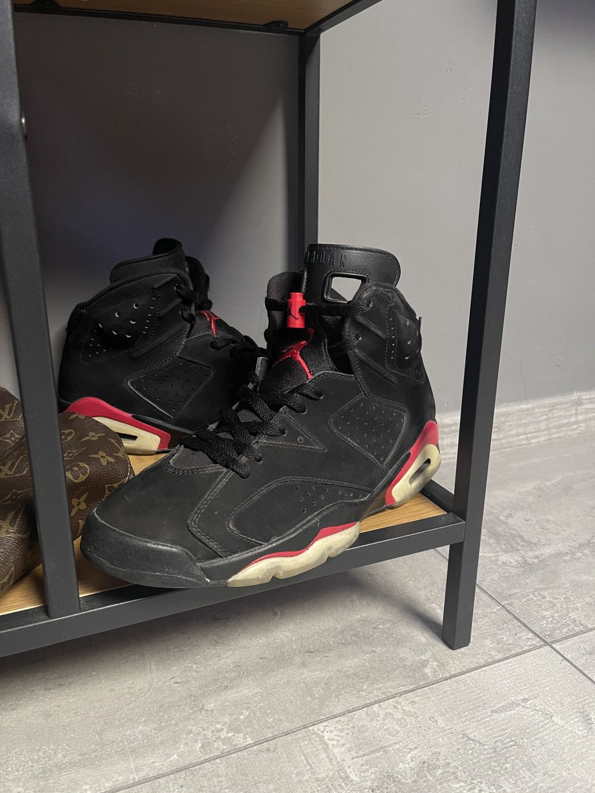 Jordan 6 Retro Black Varsity Red