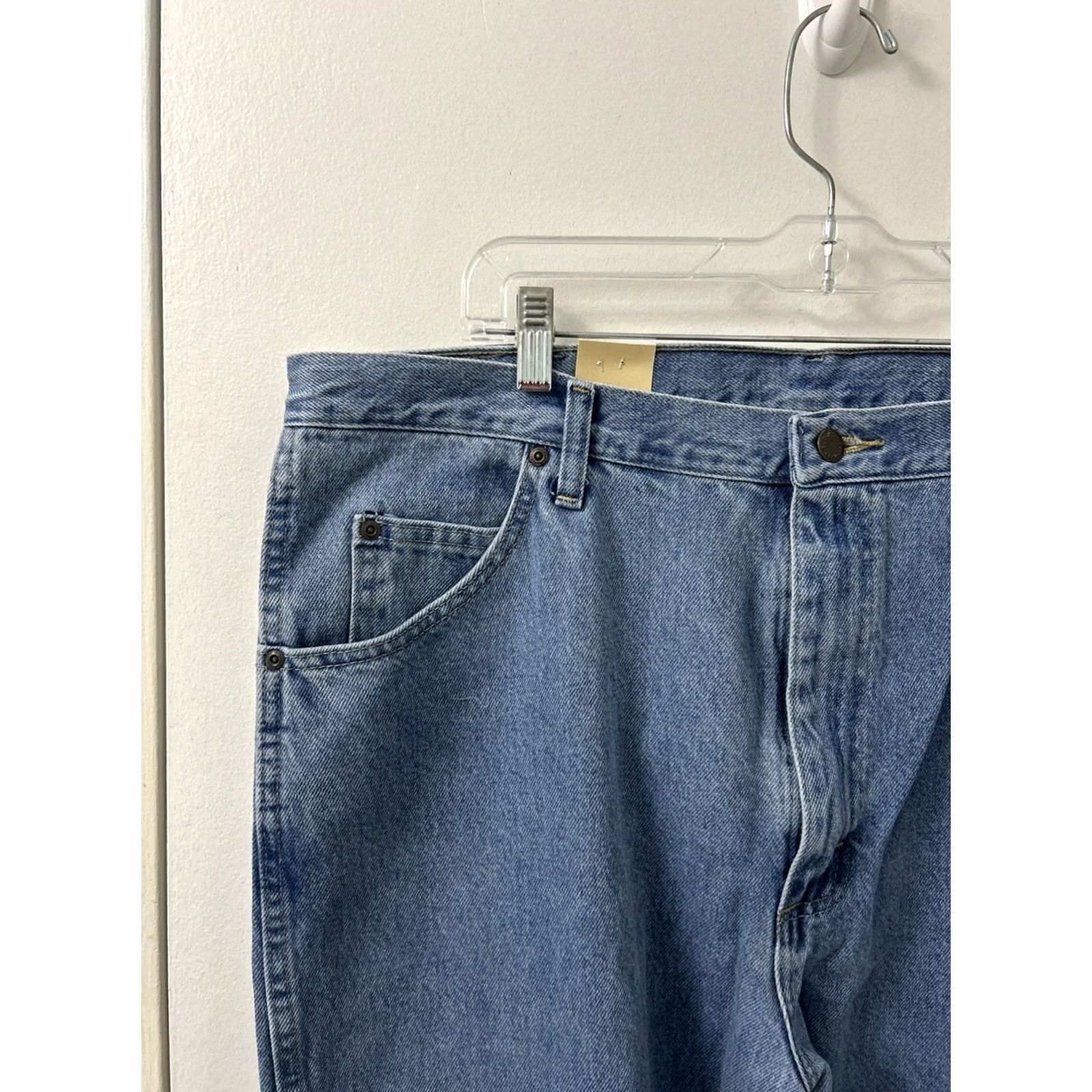 Wrangler VINTAGE Wrangler Jeans Mens 40x30 Light Blue Wash NWT Classic Fit Denim 5-Pocket Zipper Button Men Blue Wrangler Rugged Wear Jeans NWT Size US 40 / EU 56 - 4 Thumbnail
