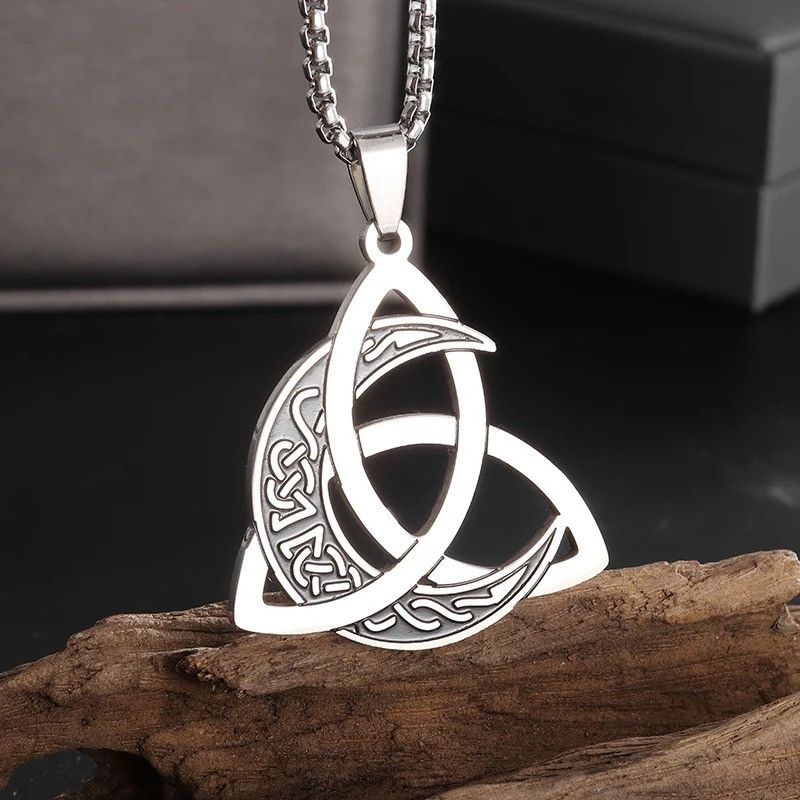 Vintage Classic Knot Moon Pendant Necklace Size ONE SIZE - 2 Thumbnail
