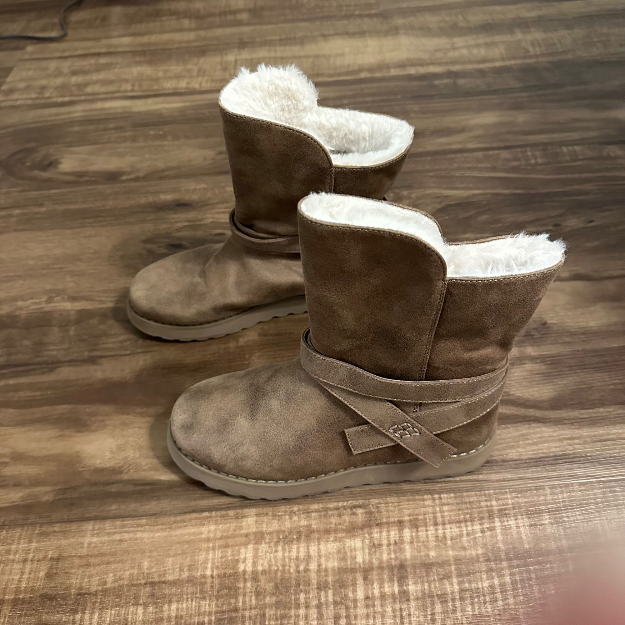 SKECHERS Skechers Women's Keepsakes 2.0 Pikes Peak Taupe Vegan Boots Size US 6 / IT 36 - 2 Thumbnail