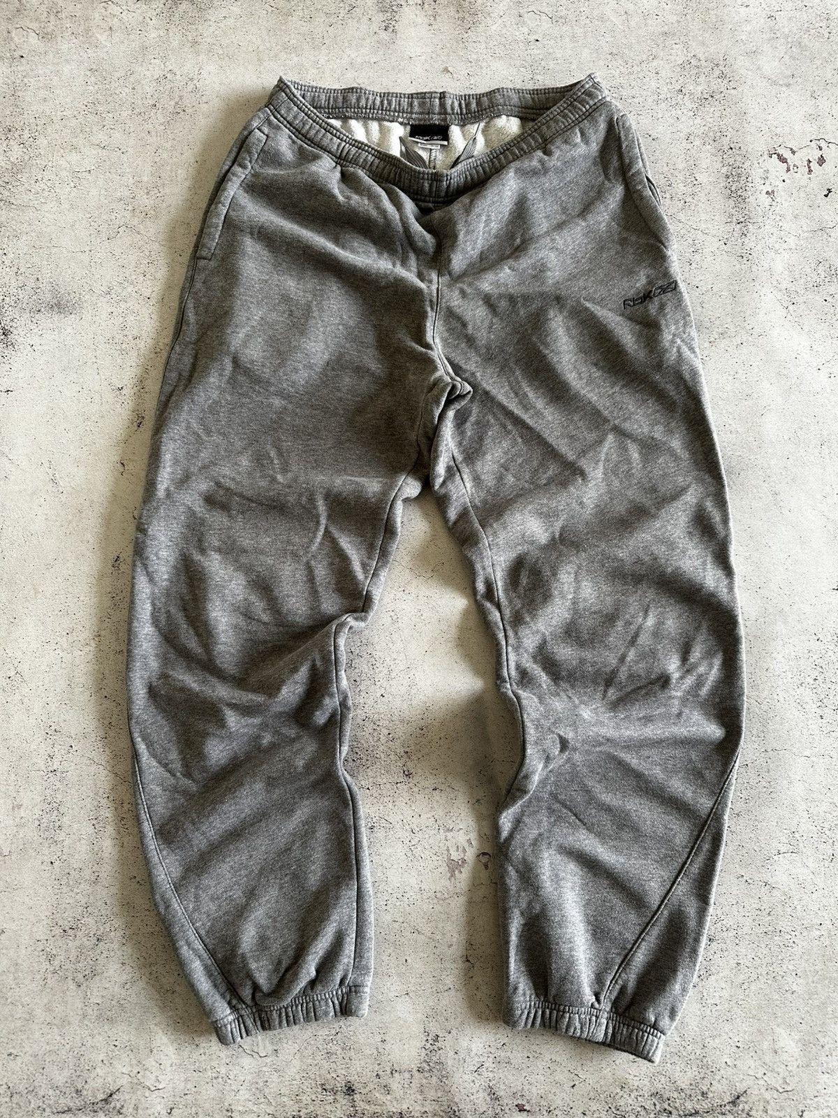 Reebok Vintage Reebok Gray Baggy Sweatpants Size M Size US 32 / EU 48 - 2 Thumbnail