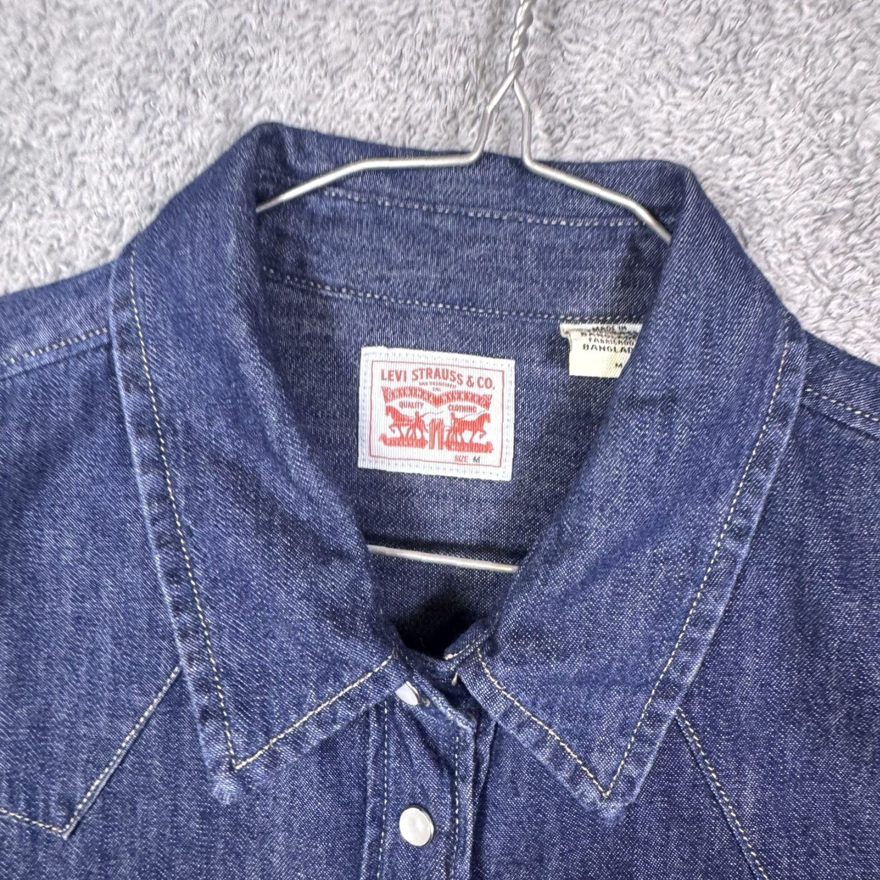 Levi's Levi's Denim Shirt Womens M Pearl Snap Dark Wash Western Y2K Cowgirl Slim Button-Up Long Sleeve Casual Blue Size M / US 6-8 / IT 42-44 - 5 Thumbnail