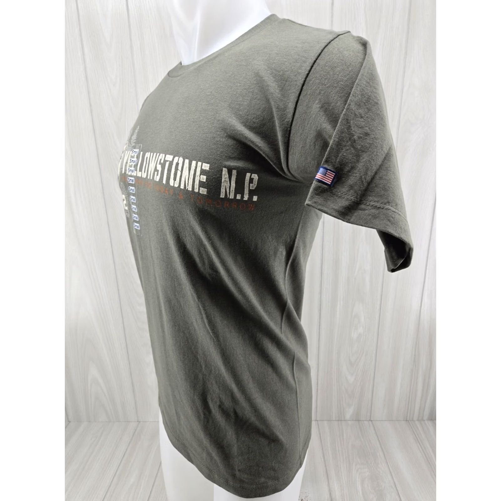 Vintage VINTAGE Yellowstone N.P. T-Shirt Green S Prairie MT. 100% Cotton Made In U.S.A. Men's Short Sleeve Body Measurements 17-18-8-27 Size US S / EU 44-46 / 1 - 5 Thumbnail