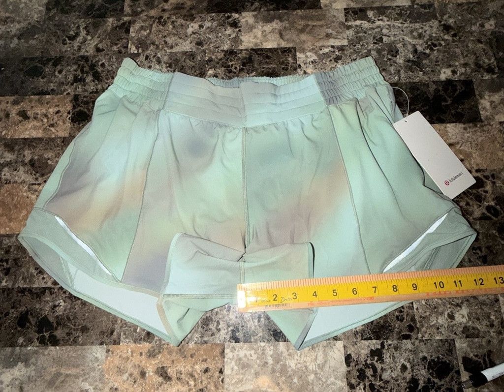 Lululemon LULULEMON HOTTY HOT HIGH RISE SHORT 4”LINED CDGM/PLMC SZ 14 Size 36" / US 14 / IT 50 - 9 Thumbnail
