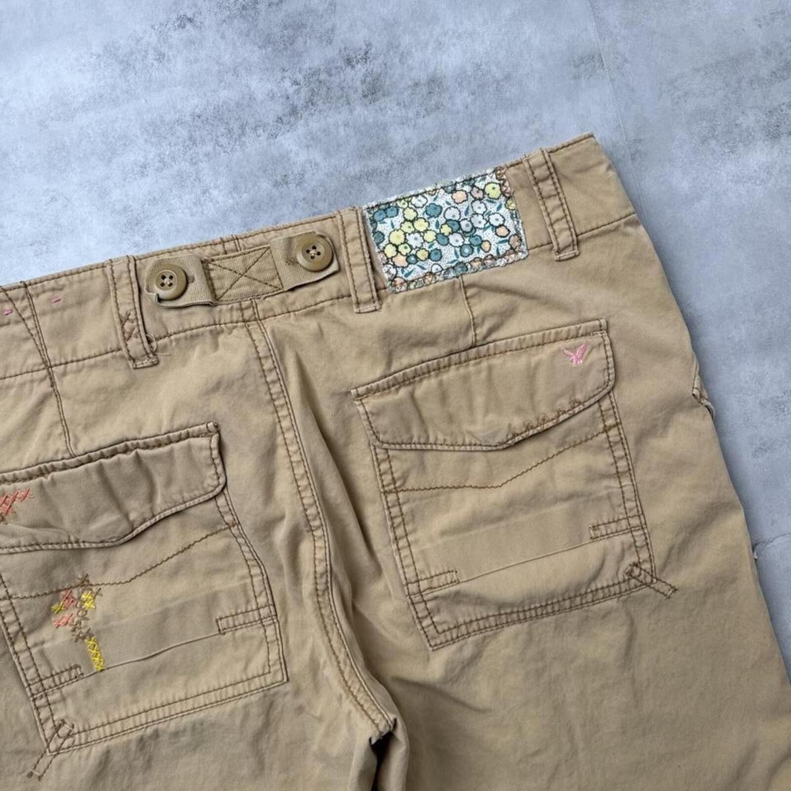 American Eagle Outfitters Y2K American Eagle 00s Beige Khaki Shorts Size 27" / US 4 / IT 40 - 7 Thumbnail