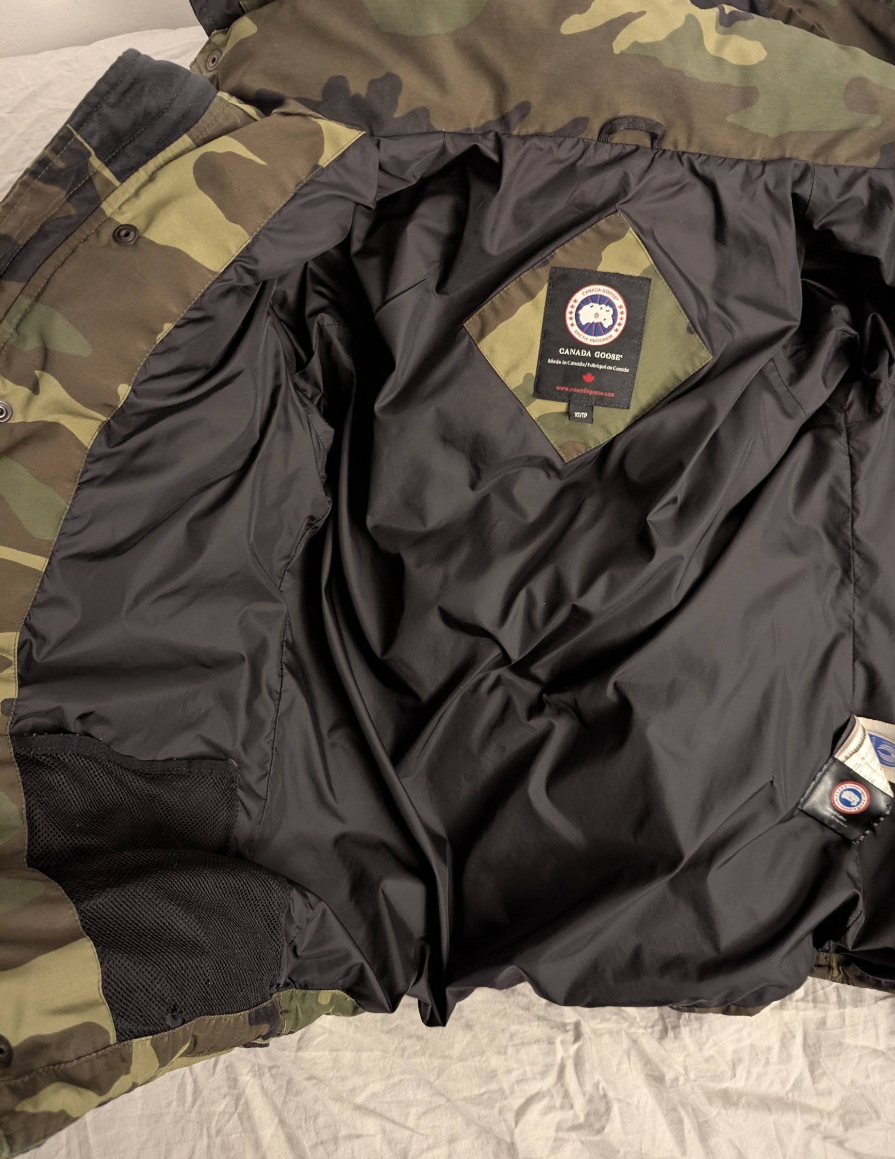 Canada Goose Canada Goose Wyndham XS camo Size US XS / EU 42 / 0 - 6 Thumbnail