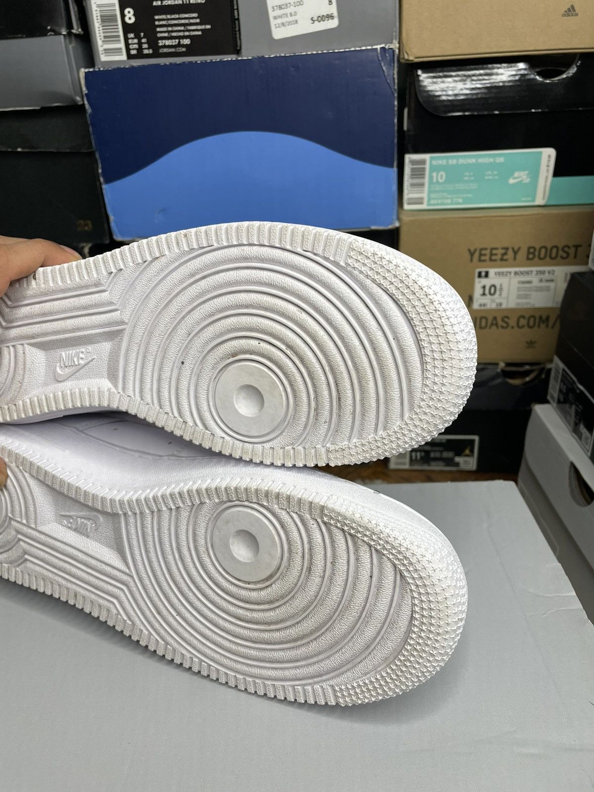 Nike Nike Air Force 1 Triple White Size US 8.5 / EU 41-42 - 9 Thumbnail