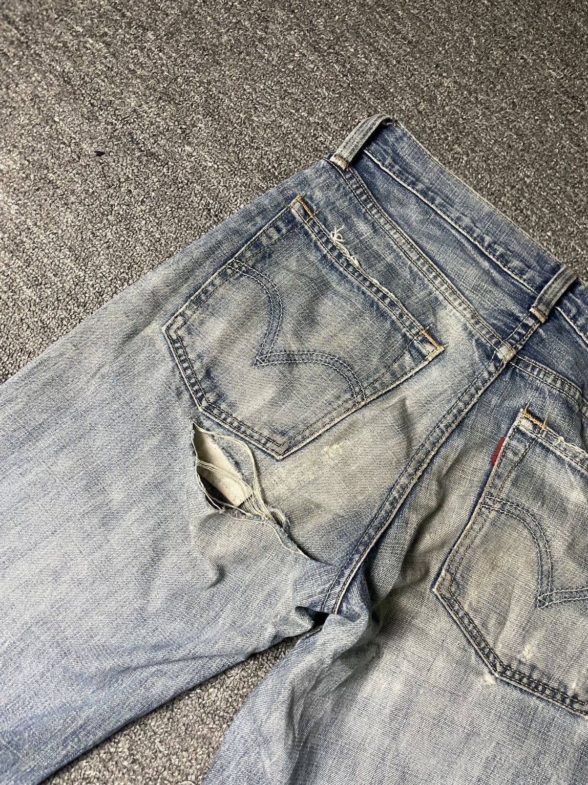 Levi's × Vintage LEVIS Distressed Denim Ripped Jeans (83) Size US 30 / EU 46 - 13 Thumbnail