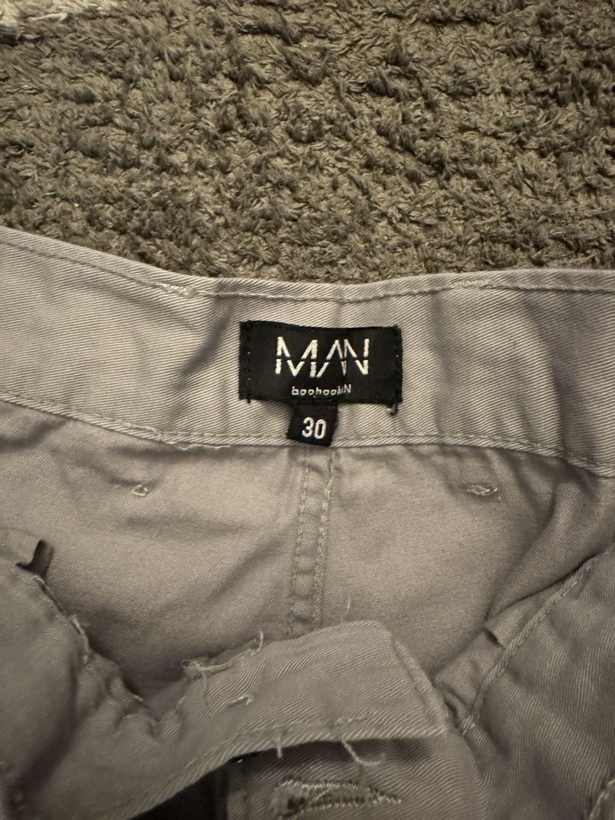 Boohoo Grey cargo shorts with zipper pockets Size US 30 / EU 46 - 3 Thumbnail