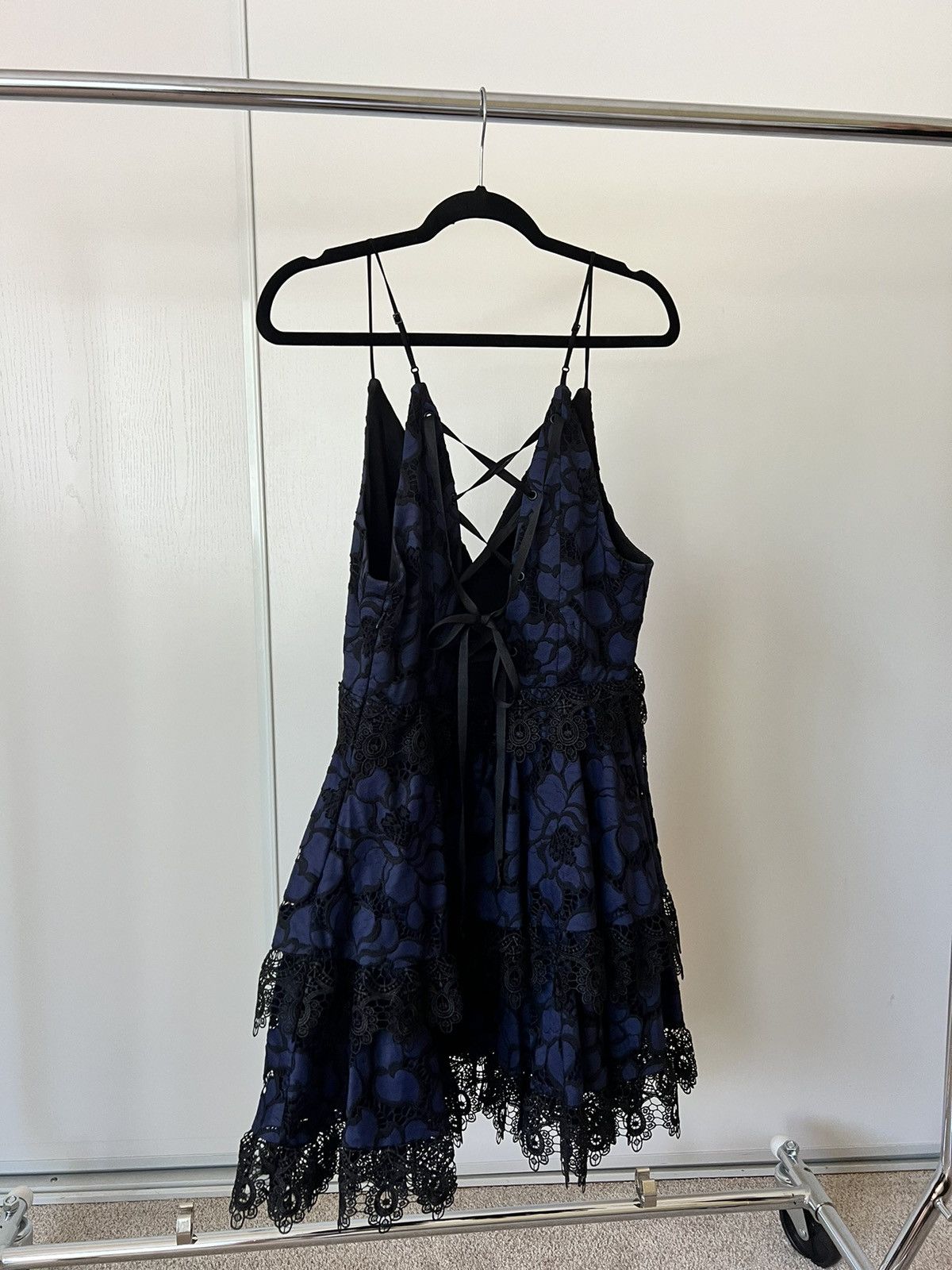 Kendall And Kylie Kendall + Kylie | Tiered Lace Dress Size M / US 6-8 / IT 42-44 - 2 Thumbnail