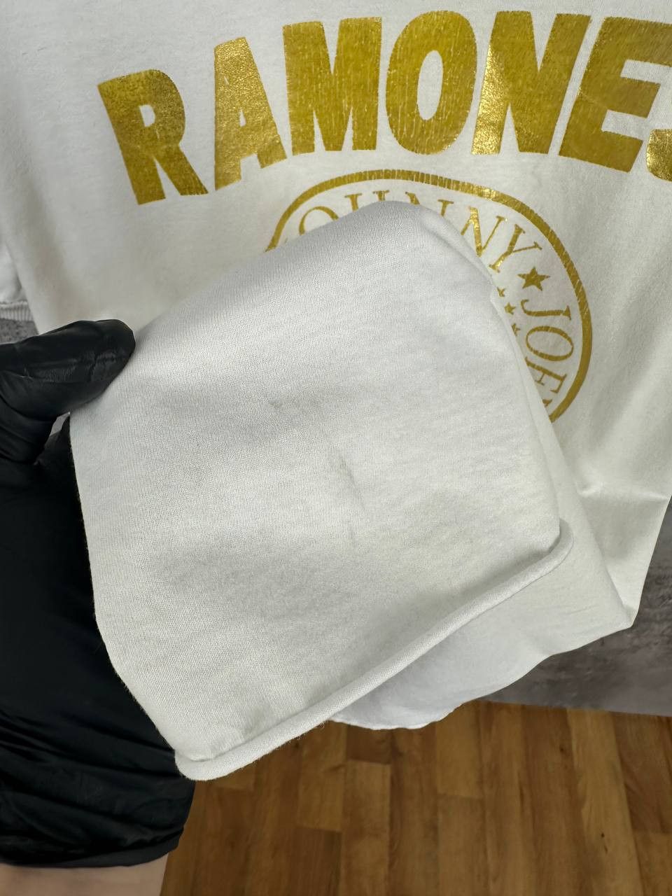 Band Tees Ramones 1-2-3-4 Gold Logo Amplified Distressed Vtg T-Shirt Size US XL / EU 56 / 4 - 9 Thumbnail