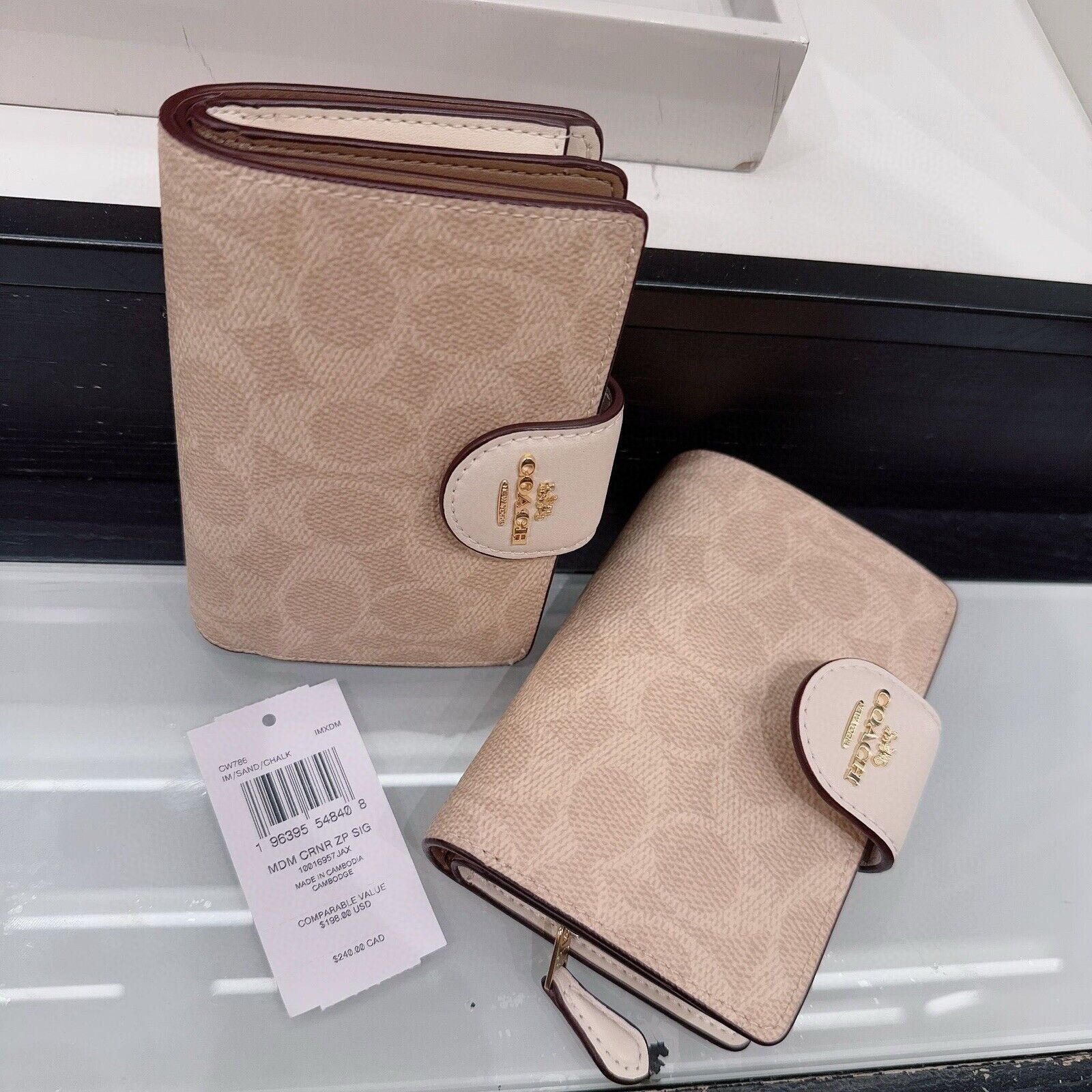 Coach NWT 2024 NEW Coach Medium Corner Zip Wallet Signature Canvas Size ONE SIZE - 4 Thumbnail