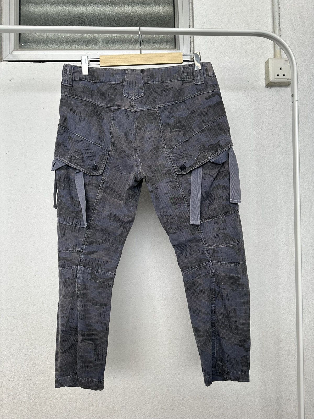 Marithe + Francois Girbaud 2000s MFG camo cargo hybrid quarter pants Size US 33 - 11 Thumbnail