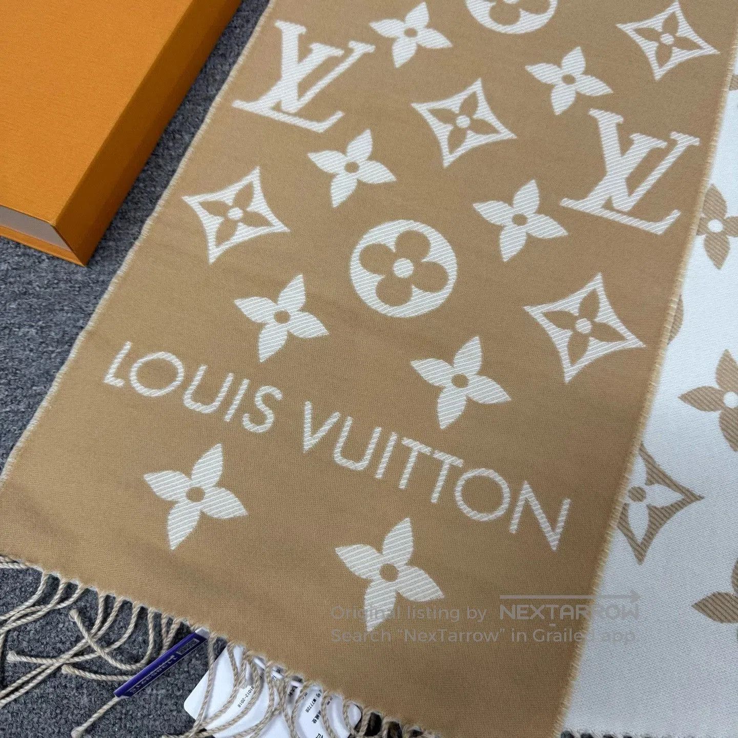 Louis Vuitton Louis Vuitton Reversible Monogram Wool Scarf. Size ONE SIZE - 3 Thumbnail
