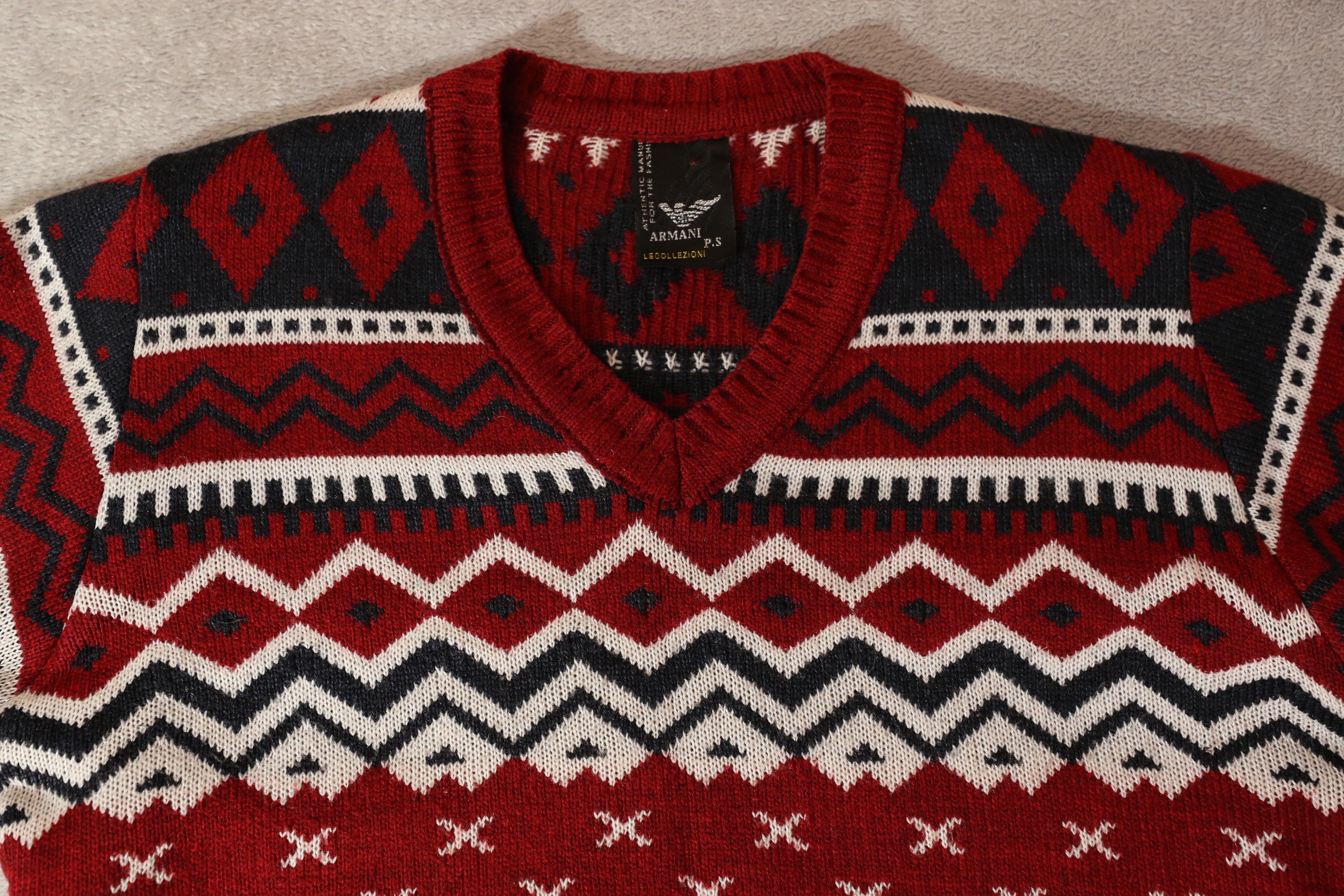 Giorgio Armani Georgio Armani V-Neck Red Pattern Sweater (M) Size US M / EU 48-50 / 2 - 6 Thumbnail