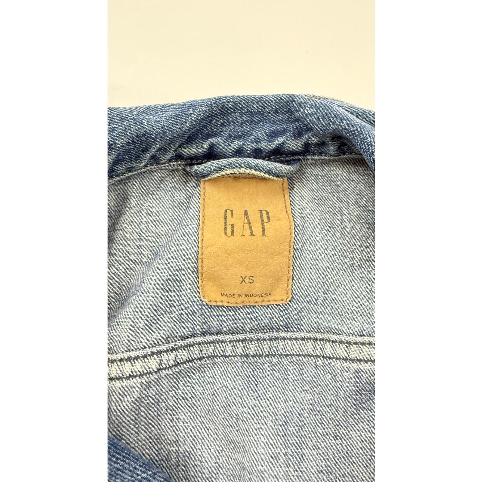 Gap GAP Jacket Womens XS Blue Denim Trucker Jean Coat 100% Cotton Casual Jacket Women XS Blue Denim Casual All Seasons Pockets Button Front Size 26" / US 2 / IT 38 - 4 Thumbnail