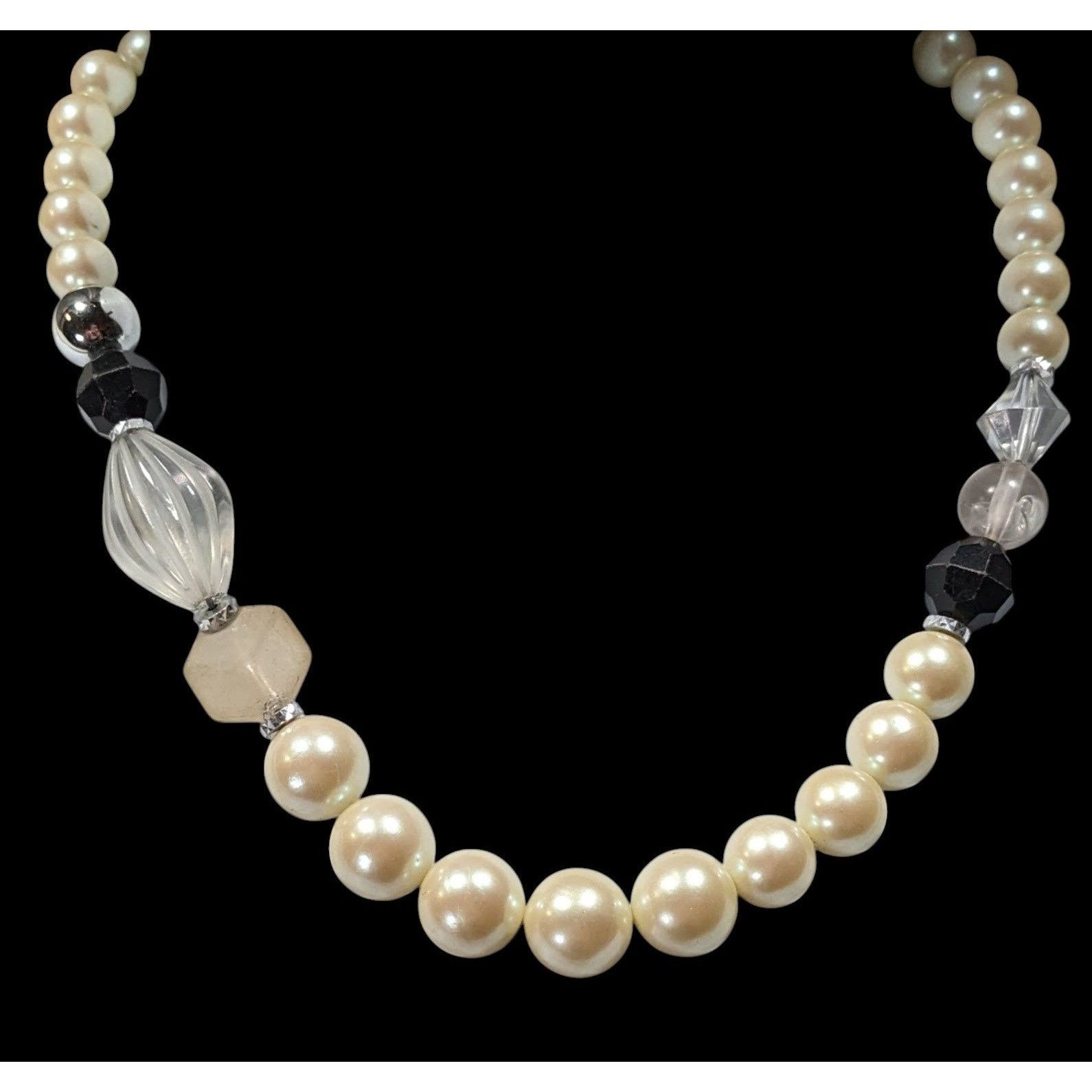 Other Vintage Chunky Faux Pearl Acrylic And Glass Beaded Necklace Size ONE SIZE - 2 Thumbnail