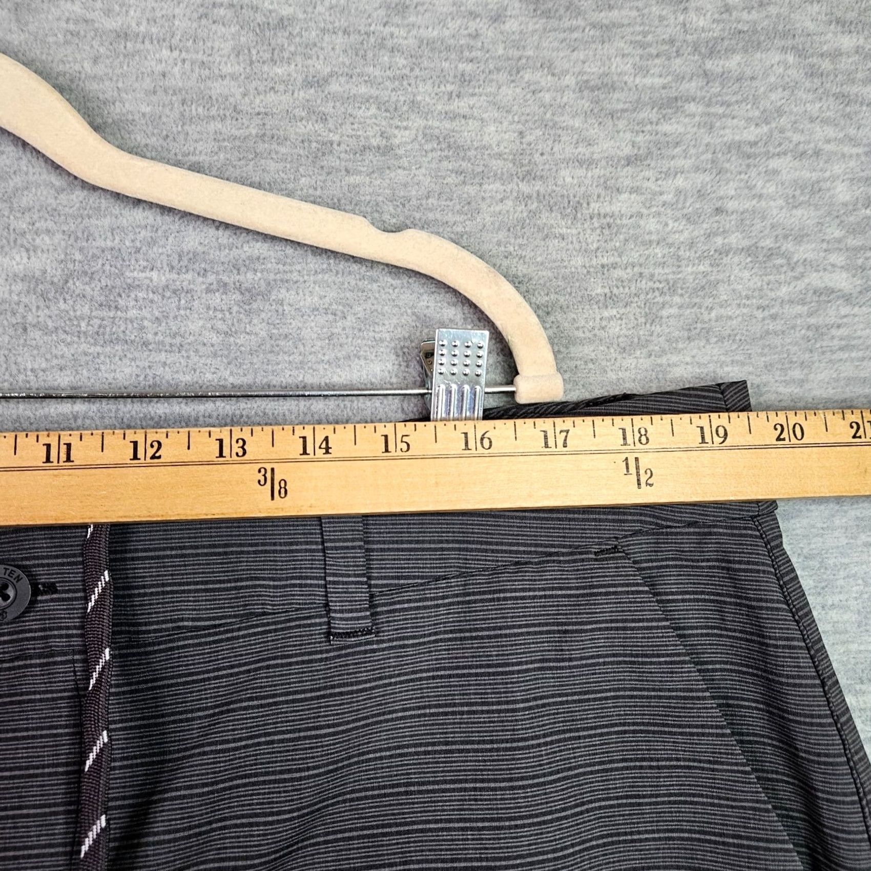 Hang Ten Hang Ten Men's Dark Gray Stripe Casual Flat Front Shorts Size 40 Size US 40 / EU 56 - 5 Thumbnail