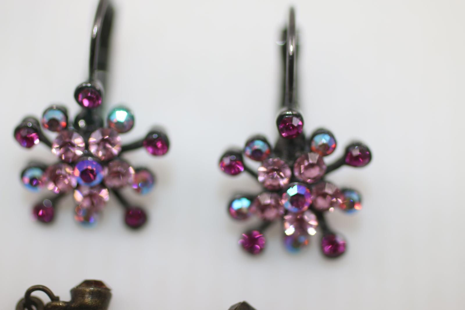 The Unbranded Brand Vintage Costume Earrings Lot RhinestoneStud Styles Mixed Set Size ONE SIZE - 9 Thumbnail