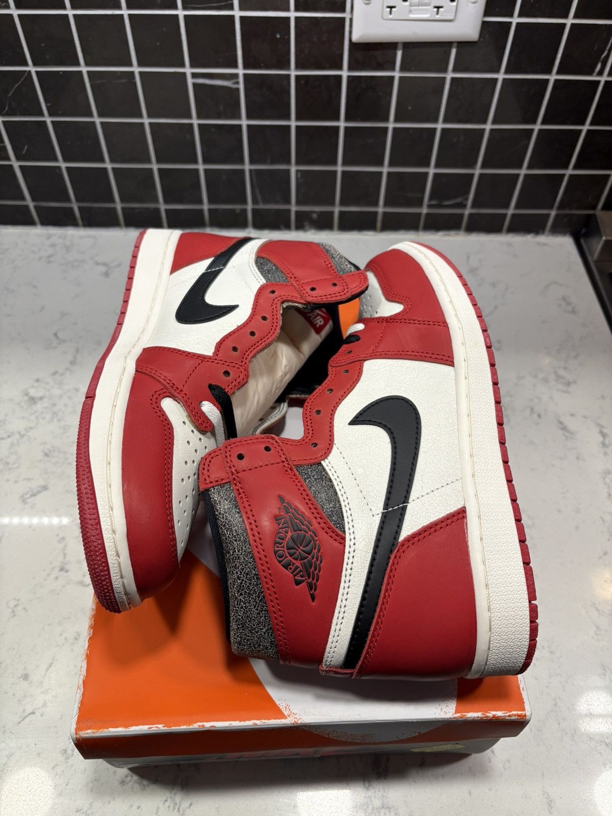 Nike Jordan 1 High Chicago Lost & Found Size US 10.5 / EU 43-44 - 6 Thumbnail