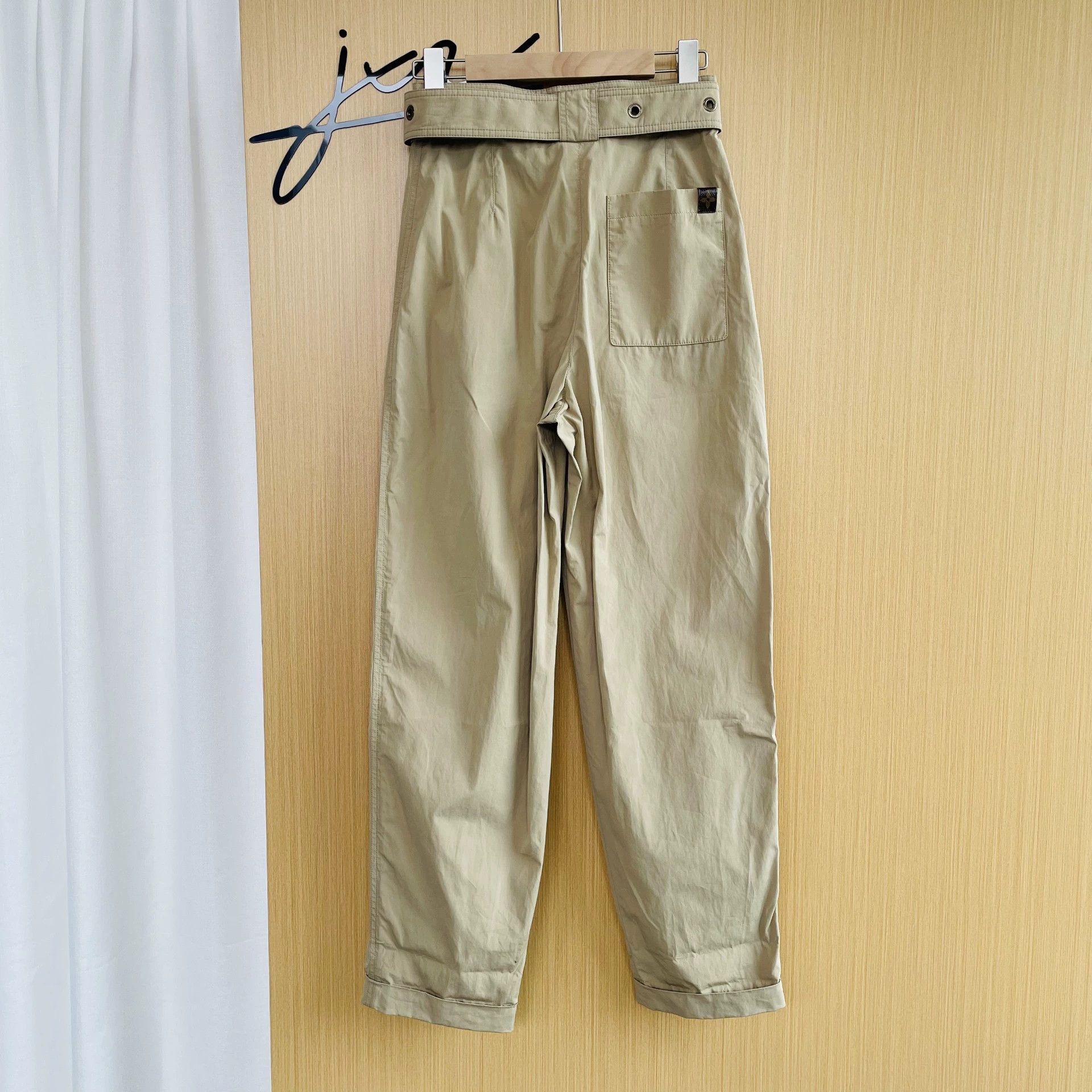 Louis Vuitton LOUIS VUITTON 99new belted cuffed khaki women's 34 trousers Size 25" / US 0 / IT 36 - 2 Thumbnail