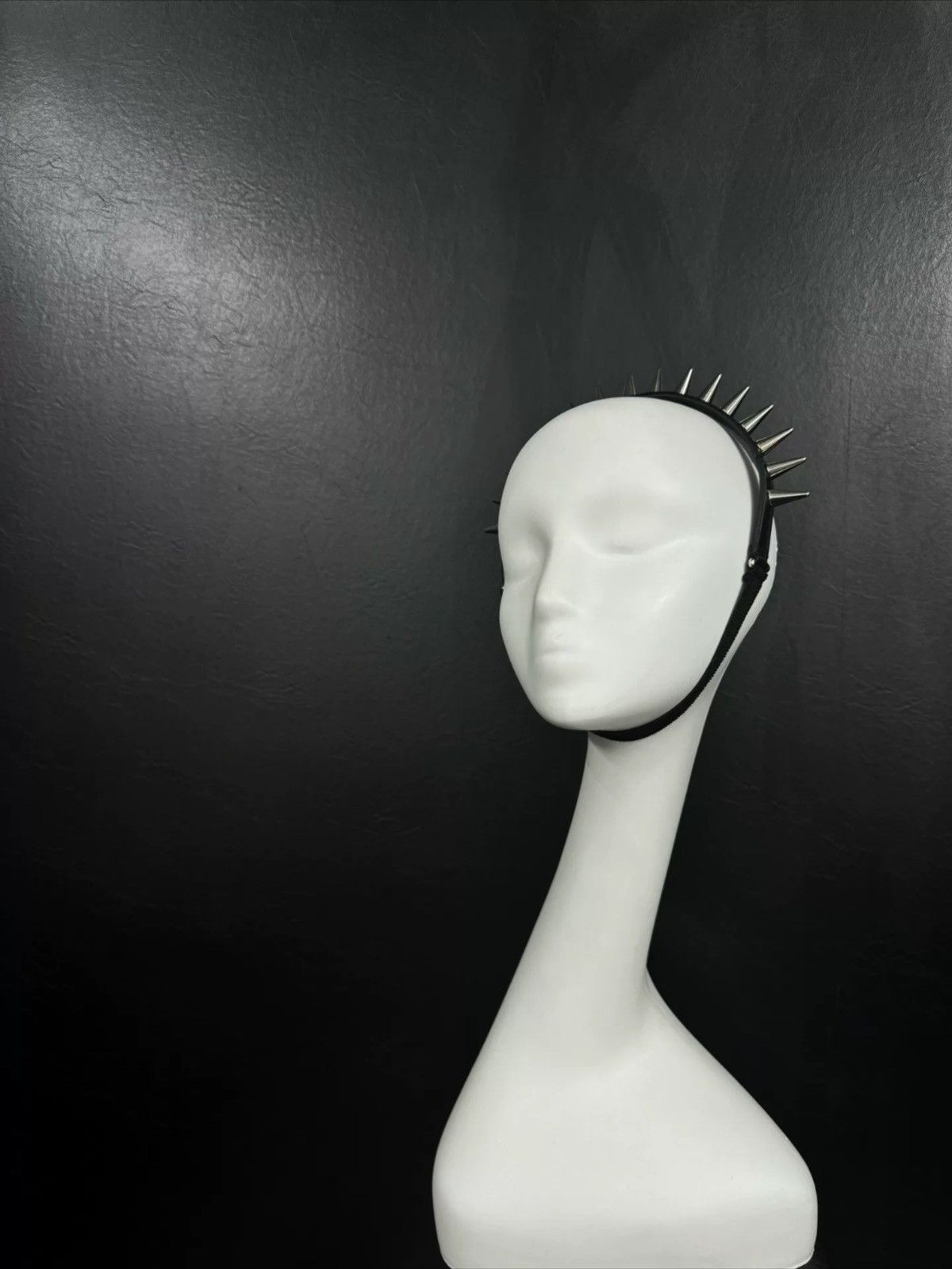 Gucci Gucci Leather Spiked Headband Size ONE SIZE - 6 Thumbnail