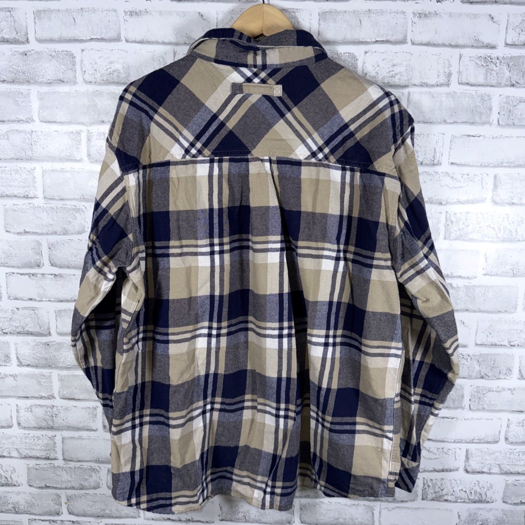 Vintage Legendary Whitetails Blue Flannel Button-Up Shirt Mens Size XL User: Legendary Whitetails Blue Flannel Button-Up Shirt Mens Size XL Size US XL / EU 56 / 4 - 4 Thumbnail