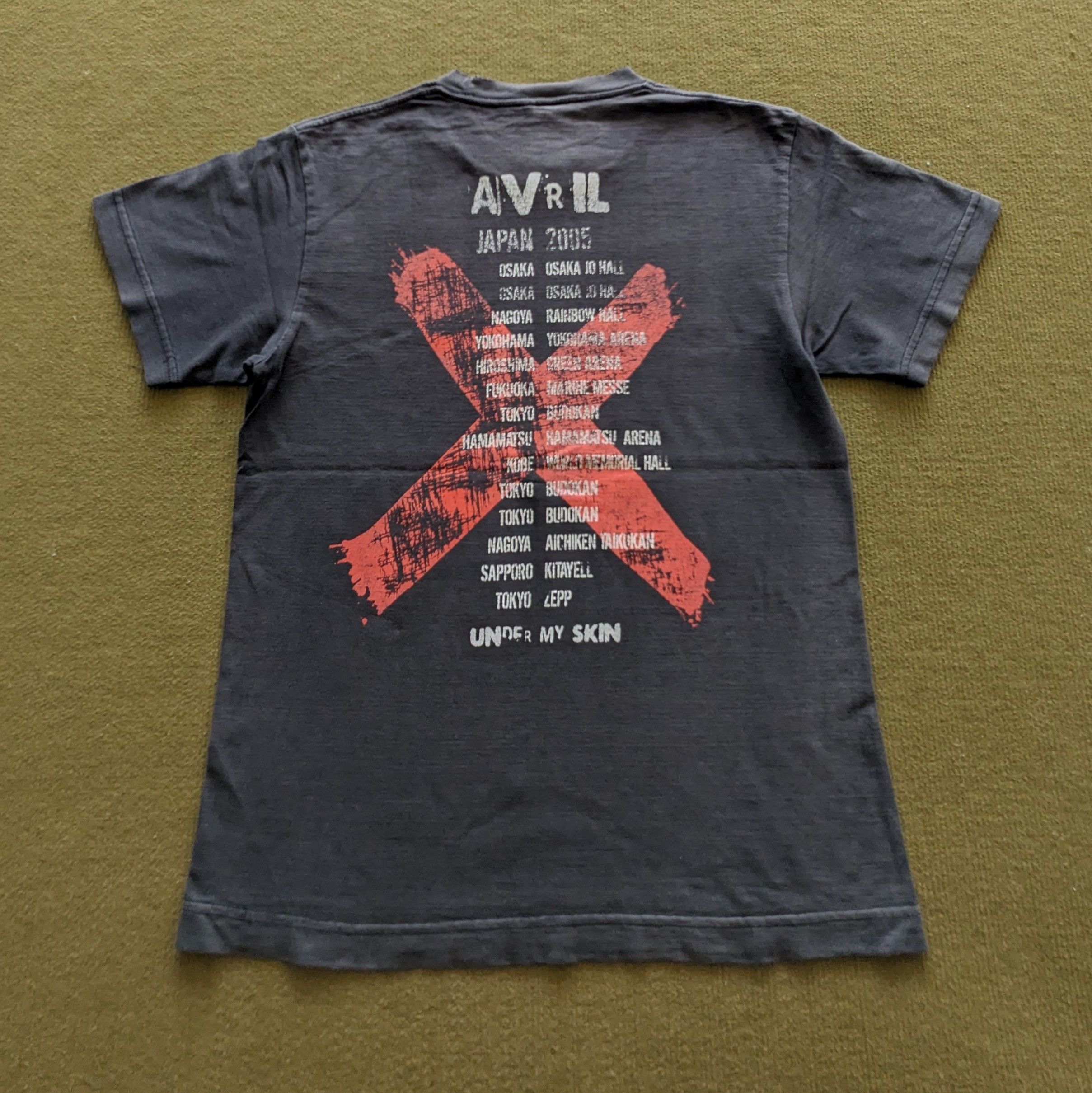 Band Tees Vintage Avril Lavigne Japan 2005 Tour T-shirt Size US S / EU 44-46 / 1 - 3 Thumbnail