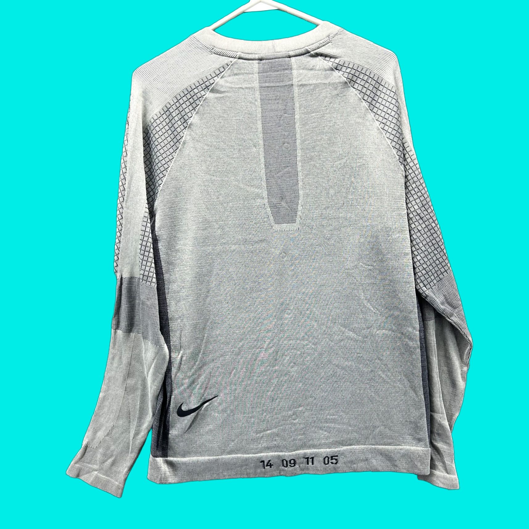 Nike Nike Tech Shirt Mens Medium Gray Long Sleeve Raglan Geometric Performance Size US M / EU 48-50 / 2 - 1 Thumbnail
