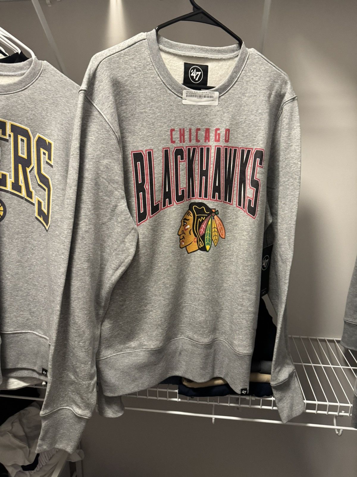 47 Brand 47 Brand CHICAGO BLACKHAWKS TEAM ELEMENTS ARCH HEADLINE CREW Size US L / EU 52-54 / 3 - 1 Thumbnail