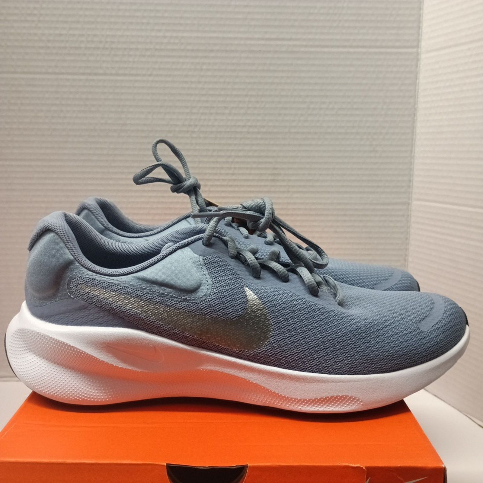 Nike Revolution 7 Shoes Mens Size 10.5 Slate Metallic Silver