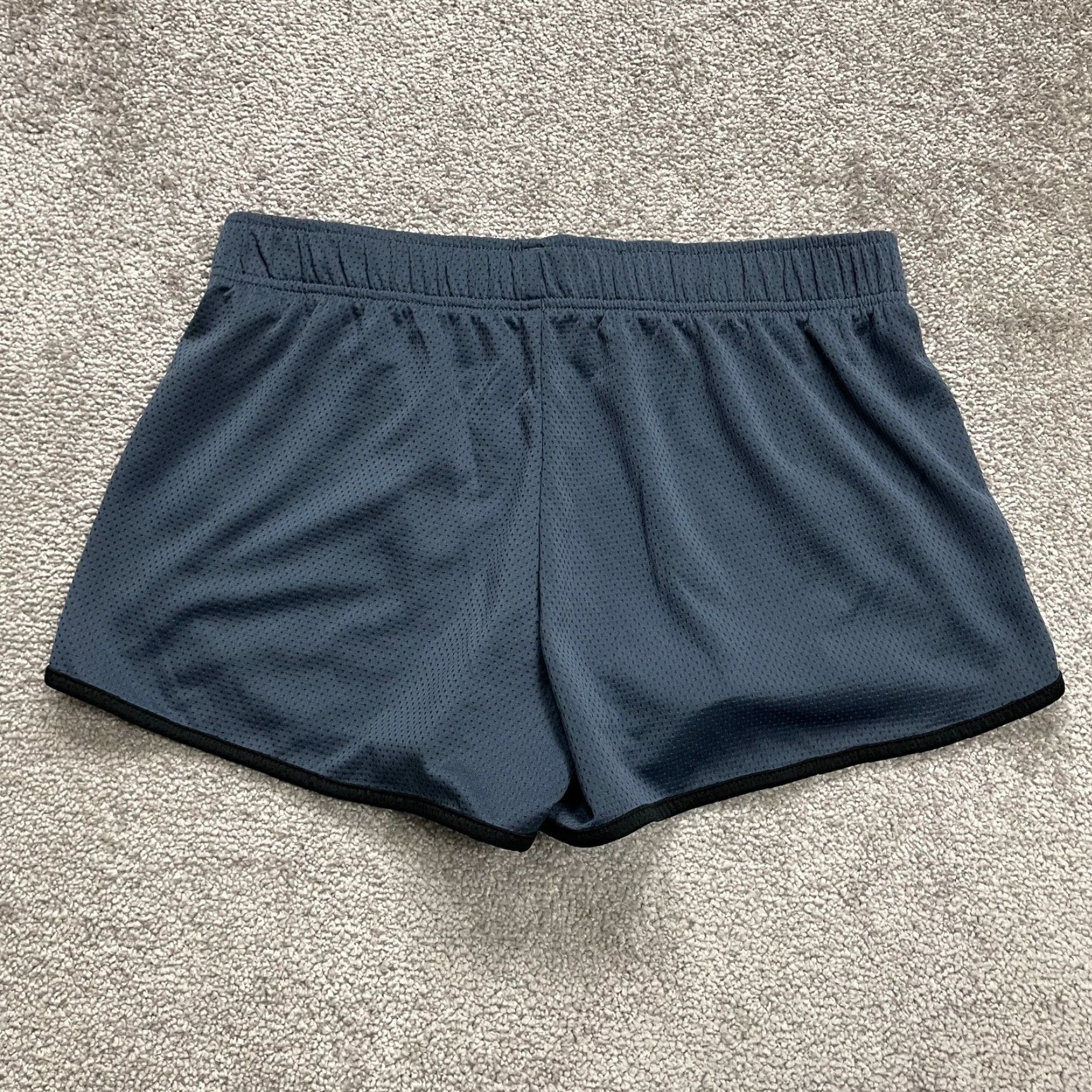 Under Armour Under Armour Women Shorts Active Blue 32x3 M Mbps? Size 32" / US 10 / IT 46 - 2 Thumbnail
