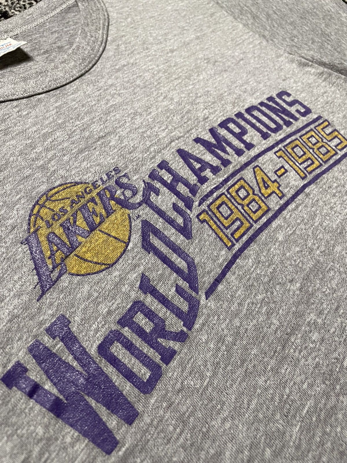 Champion × NBA × Vintage Vintage 80s paper thin LA Lakers world champions 84-85 Size US M / EU 48-50 / 2 - 3 Thumbnail