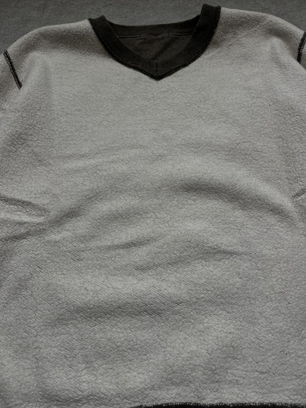 Japanese Brand Newspaper Graphic V-Neck Sweatshirt Size US M / EU 48-50 / 2 - 8 Thumbnail